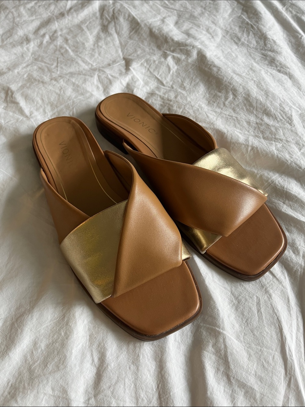 Vionic Women's Brown & Gold Crossover Slide Sandals